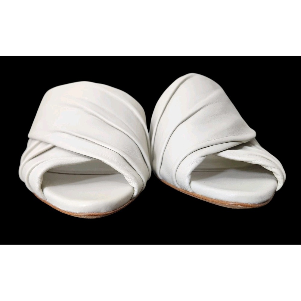 Vince Zoey Off White Kitten Heel Sandals US 8M. New in Box